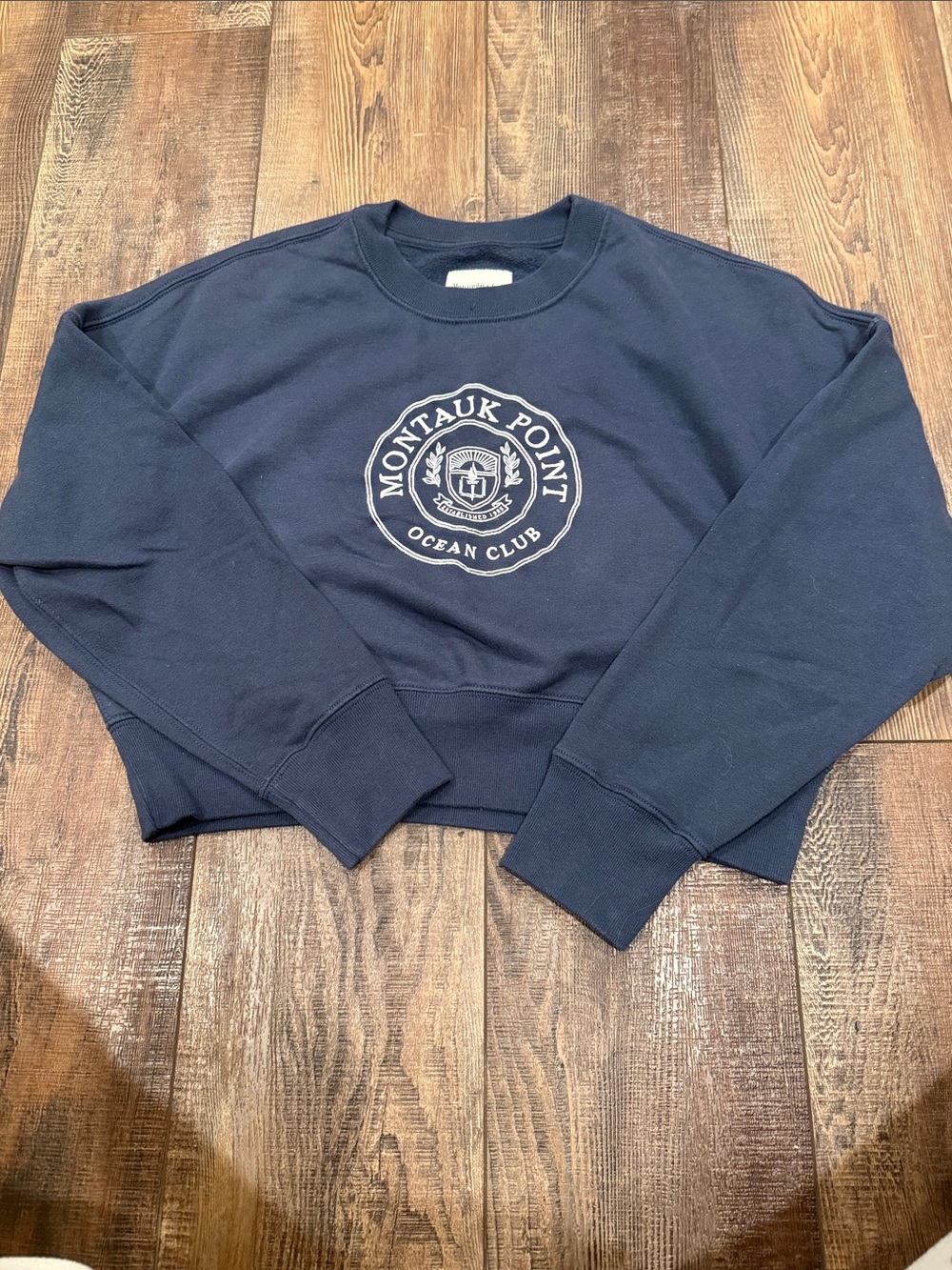 Abercrombie and Fitch Montauk Point Ocean Club Navy Crewneck Cropped Sweatshirt